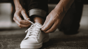tying the shoelace